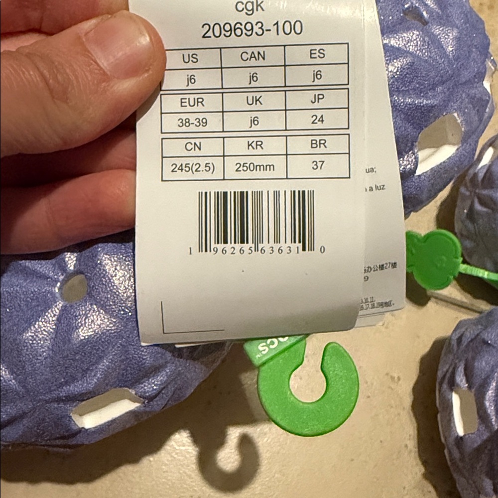 NWT! CROCS Kids' Classic Iridescent Purple Geo Clogs Size J6 - Picture 6 of 6